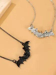 Halloween bat necklace, black chain paired with exquisite bat pendant, mysterious and cool. Wearing it around the neck instantly injects unique personality into the design, making it easy to handle niche trends