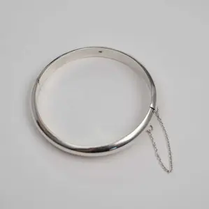 GAIA Minimal Hollow Bangle