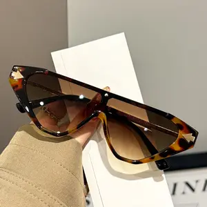 Sturdy & Stylish Sunglasses for Daily Wear Street Style and Gifting Trendy Tortoise Shell Frame UV Protection Anti-Blue Light Glasses Unisex Square Photochromic Ultra Retro Black Vintage UV400 Polarized Oval Blocking