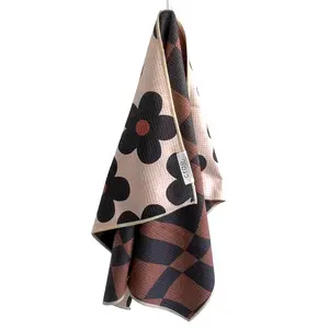 Bobbie Reversible Hand Towel