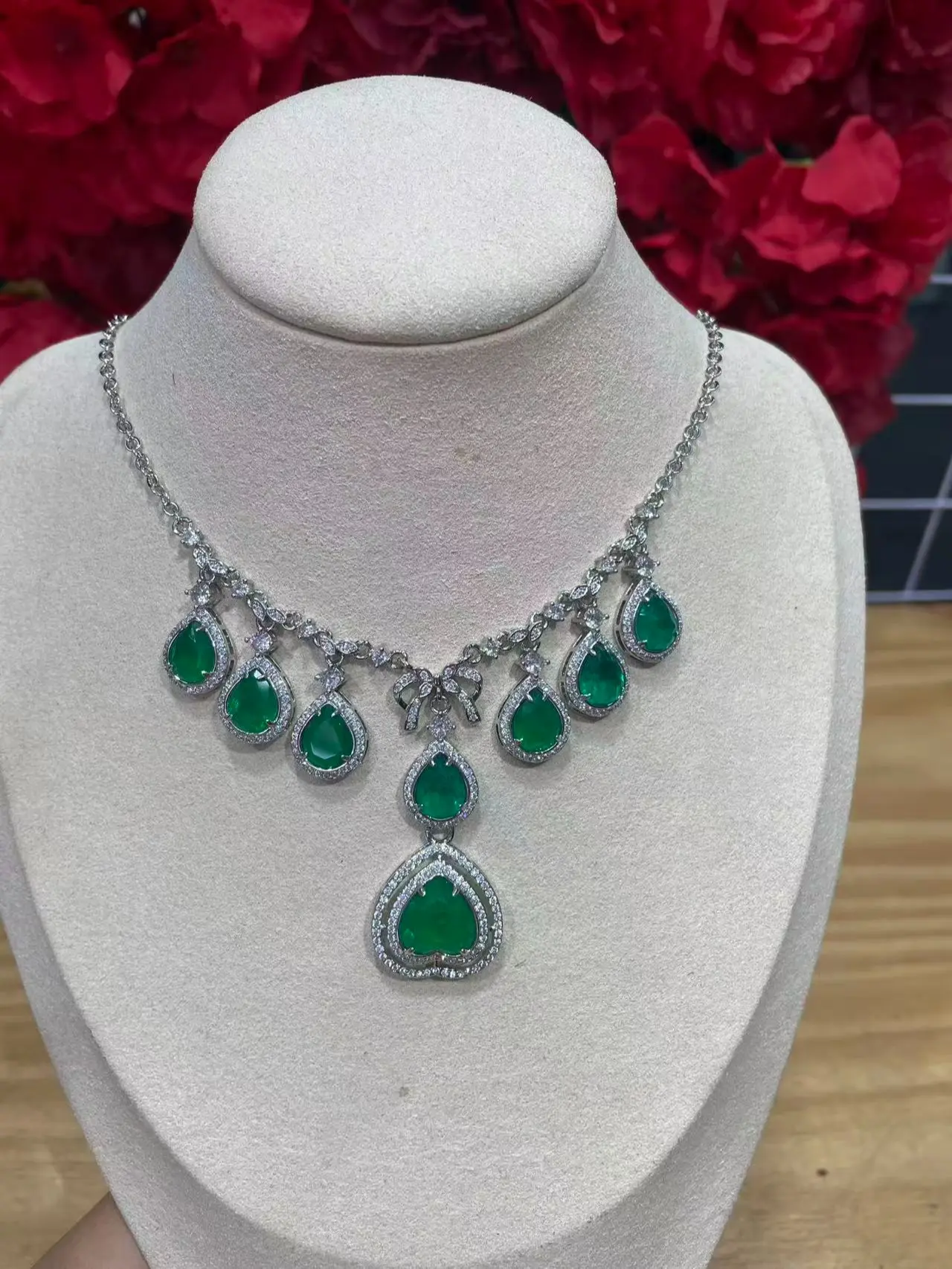Lisa(17211)gc.Emerald Zircon Necklace.