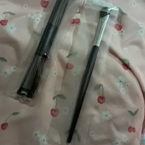 Wand 2pcs Nose Contour Brushes 6.3 Inch 2-in-1 U-Shaped Fluffy Angled Brush Set Dual Head Practical Makeup Tools for Sculpting Highlighting Defining Black