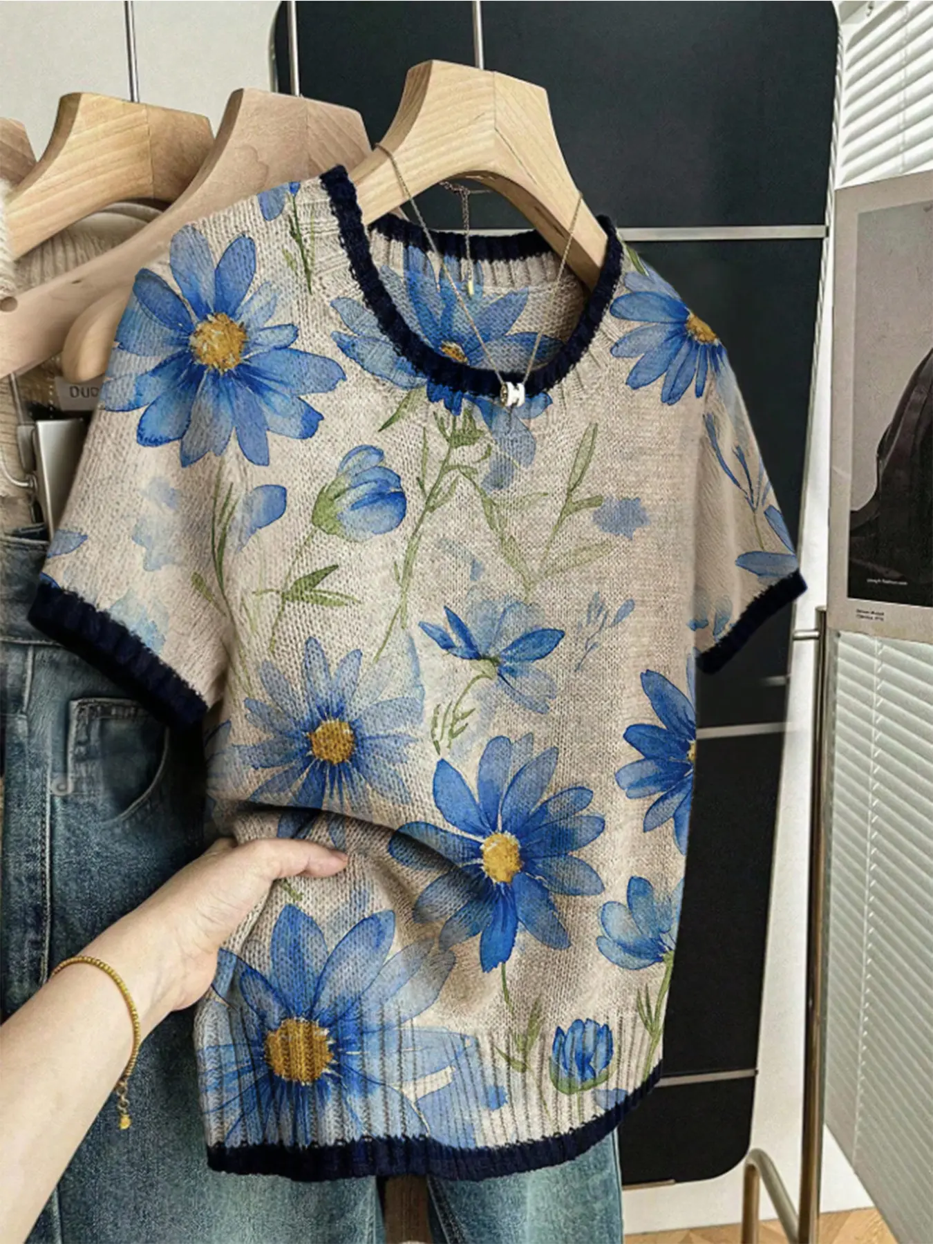 Elegant Women's Blue Daisy Floral Print Round Neck Sweater, Spring Summer Fall Casual Short Sleeve Knitwear, Breathable Daily Wear