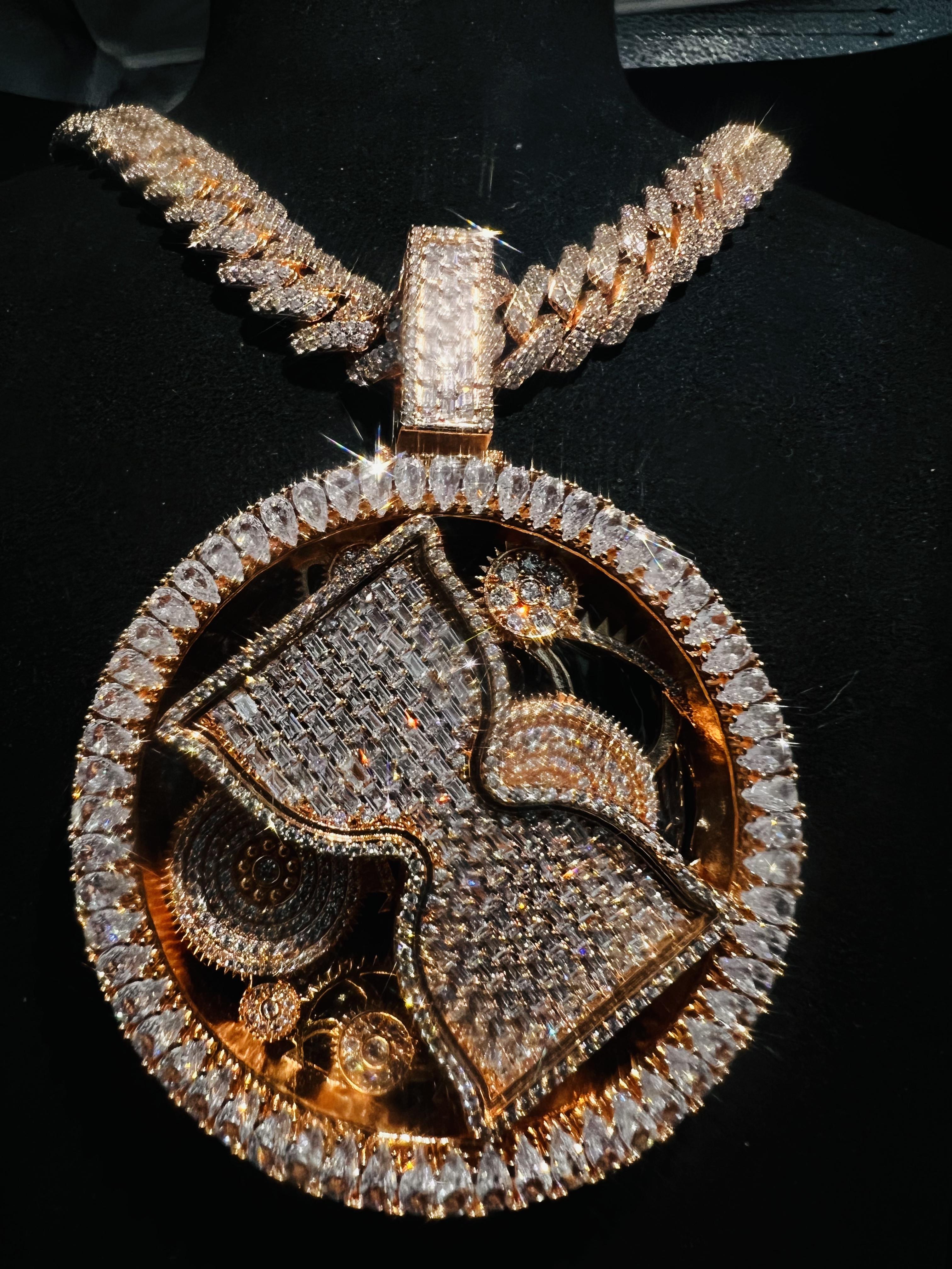 Luxury Rap Singer Customized Hourglass Jewelry VVS High Beauty Quality Rotating Hip Hop Hourglass Iced Personalized Customized Full Diamond Pendant, Valentine's Day Easter Anniversary Gift Jewelry