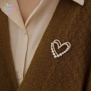 4Pcs Pearl Heart Brooch Set, Elegant Anti-Gap Safety Pins, Decorative Shirt Fasteners for Blouses & Dresses