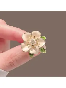 Diamond-encrusted butterfly versatile simple brooch flower anti-wardrobe malfunction pin clothing accessory corsage