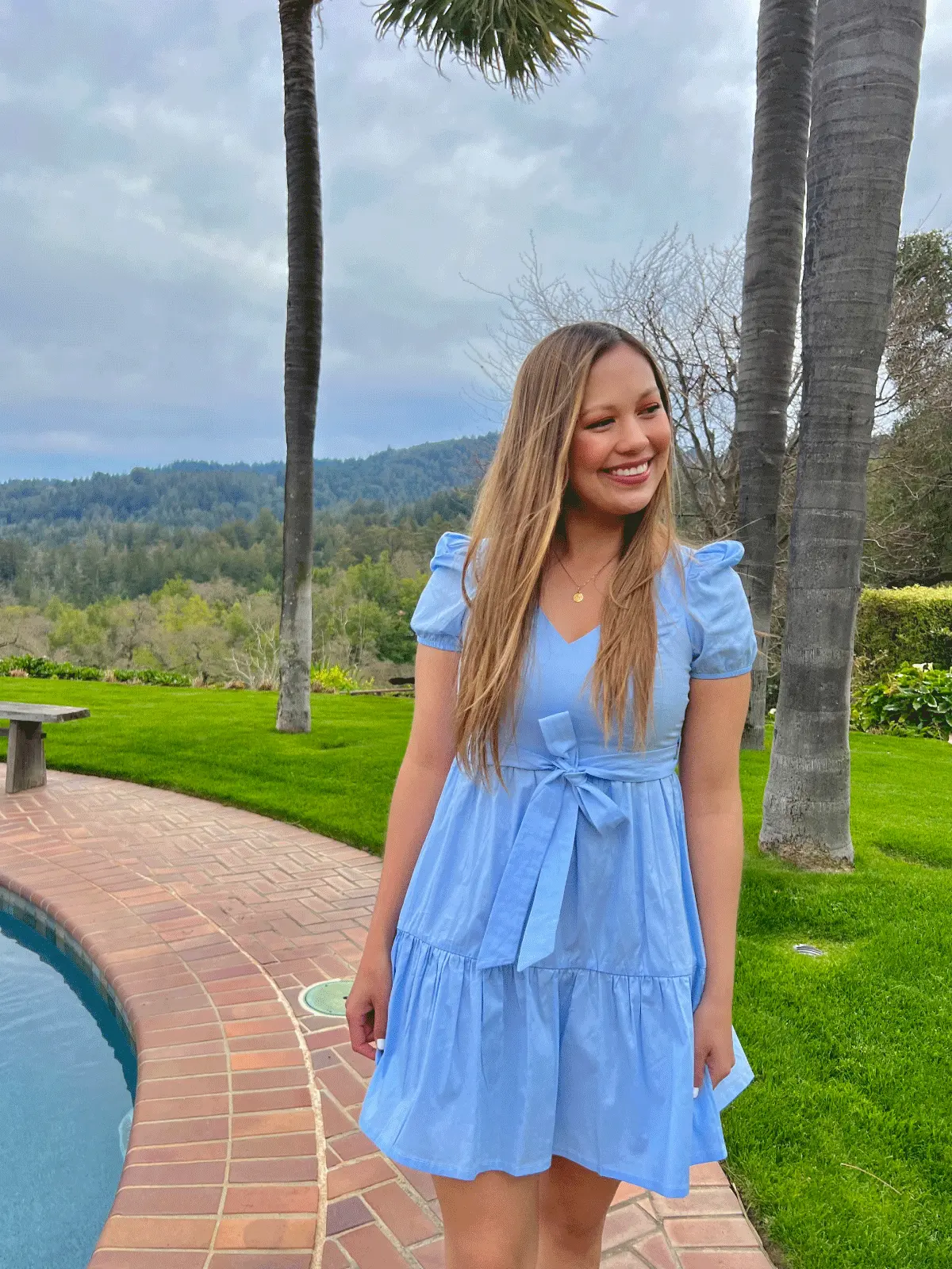 Florabel Princess mini dress baby blue skater v neck short sleeve- Vestido tipo princesa corto azul claro clarito con escote en V y falda en A