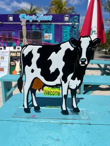 Cow Welcome Sign - Decorative Welcome Sign for Home Decor, Ideal for Home Decoration