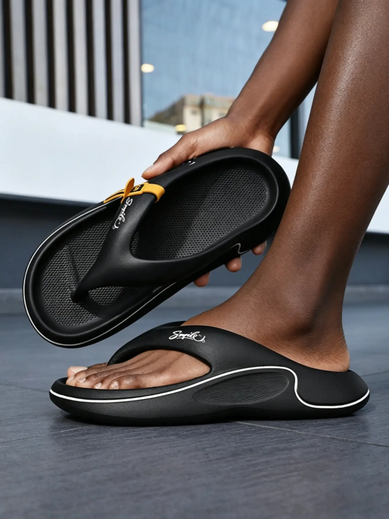 1 Pair Couples Casual Flip Flops Slip On Sandals Lightweight Cushioned Midsole Skin-Friendly No Rub Design For Home Travel And Beach Wear Summer