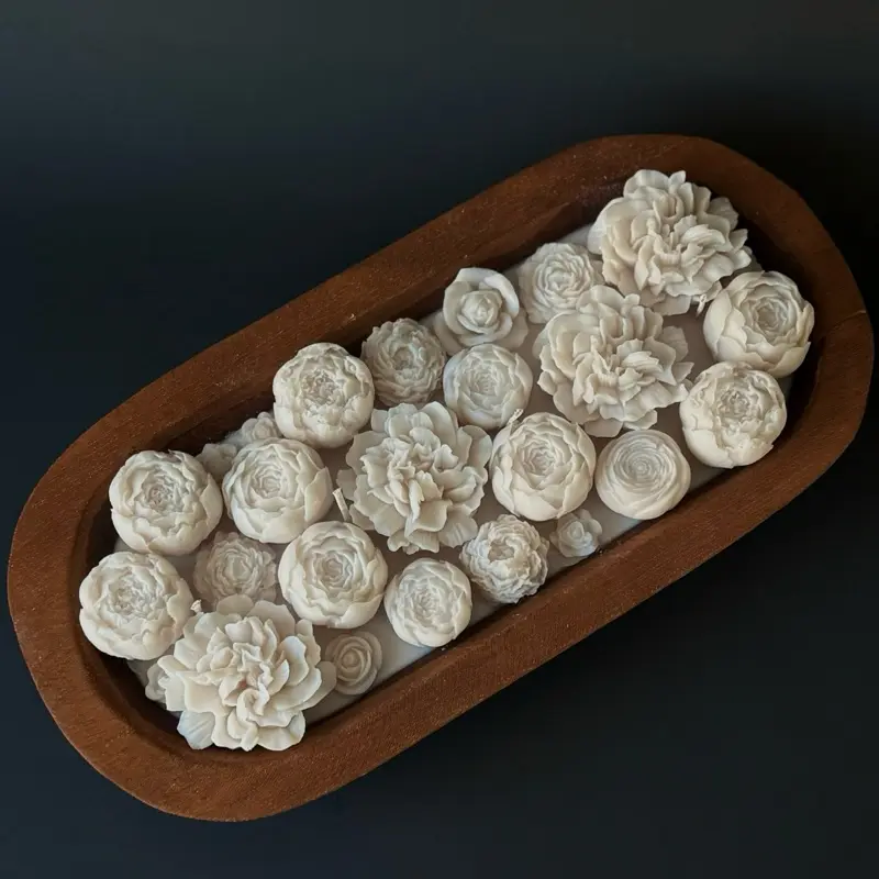 UNIQUE FLOWER BED SOY CANDLE