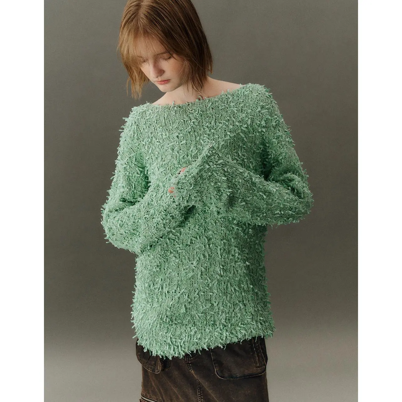 URBAN REVIVO Women's Shaggy Fuzzy Knit Pullover, Oversized Casual Round Neck Sweater with Long Sleeves in a Cotton Blend, Knitwear