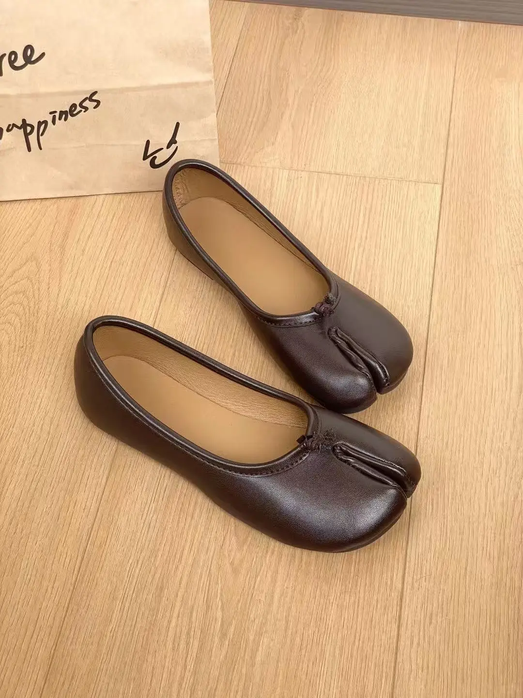 Women's Chic Split-Toe Tabi Ballet Flats - Supple Leather, Plush Anti-Slip Soles, Ankle Slip-On Shoes for Office, Daily Streetwear
