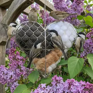 Handmade Alpaca Fiber Bird Nesting Heart - Refillable Bird Nesting Material Holder & Garden Decor - Alpaca Wool for Bird Nesting Dispenser & Nesting Material for Wild Birds Station