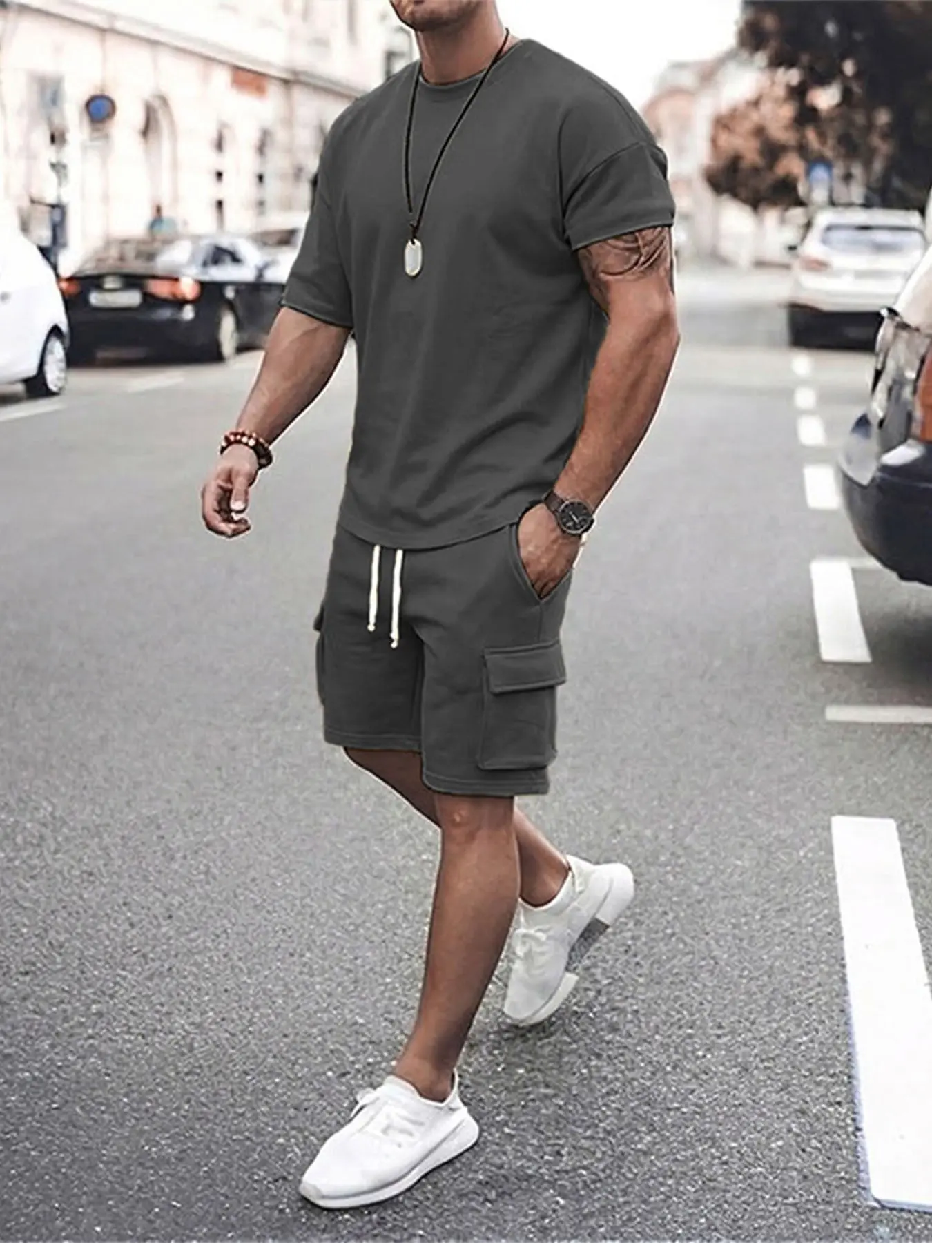 Men's two-piece short-sleeved T-shirt and cargo shorts, suitable for casual daily wear, comfortable and fitting, trendy and versatile Menswear clothing, must-have in men's wardrobe Set