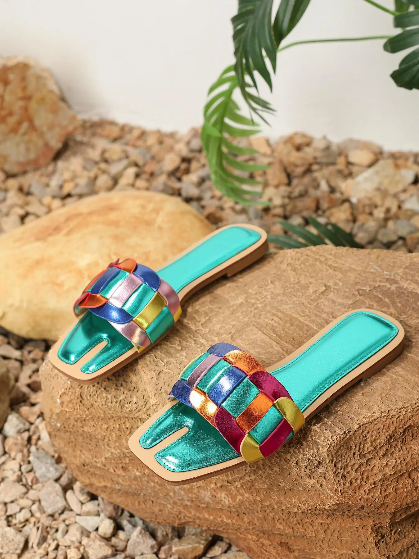 Women's Summer 2024 Trendy Colorblock Slippers, Pillow-like Comfort Slippers, Cozy Silent Anti-slip Slides for Women, Female Shoes for Beach Daily Wea