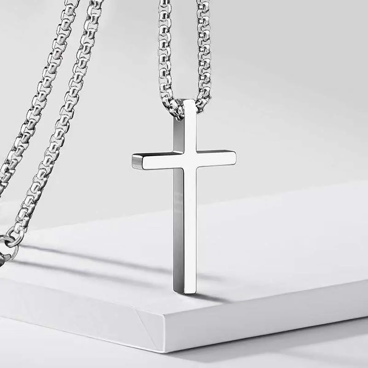 Minimalist Cross Pendant Necklace with Artificial Gemstone, Versatile Silver-Tone Jewelry for Personal Style, Strength & Faith Gift, Minimalist Design, Protection, Spiritual Milestones, Birthday, Casual, Unisex, Anniversary, Daily Wear, Adults, Elegant, M