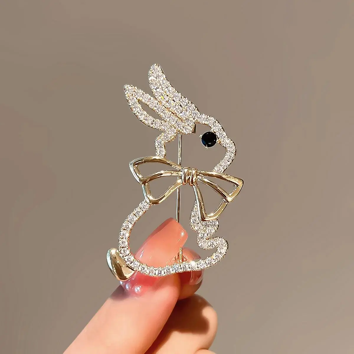 Creative Cute Rabbit Brooches For Women Unisex Lovely Rhinestone Animal Brooch Pins Charms Office Party Accessories Jewelry Gift