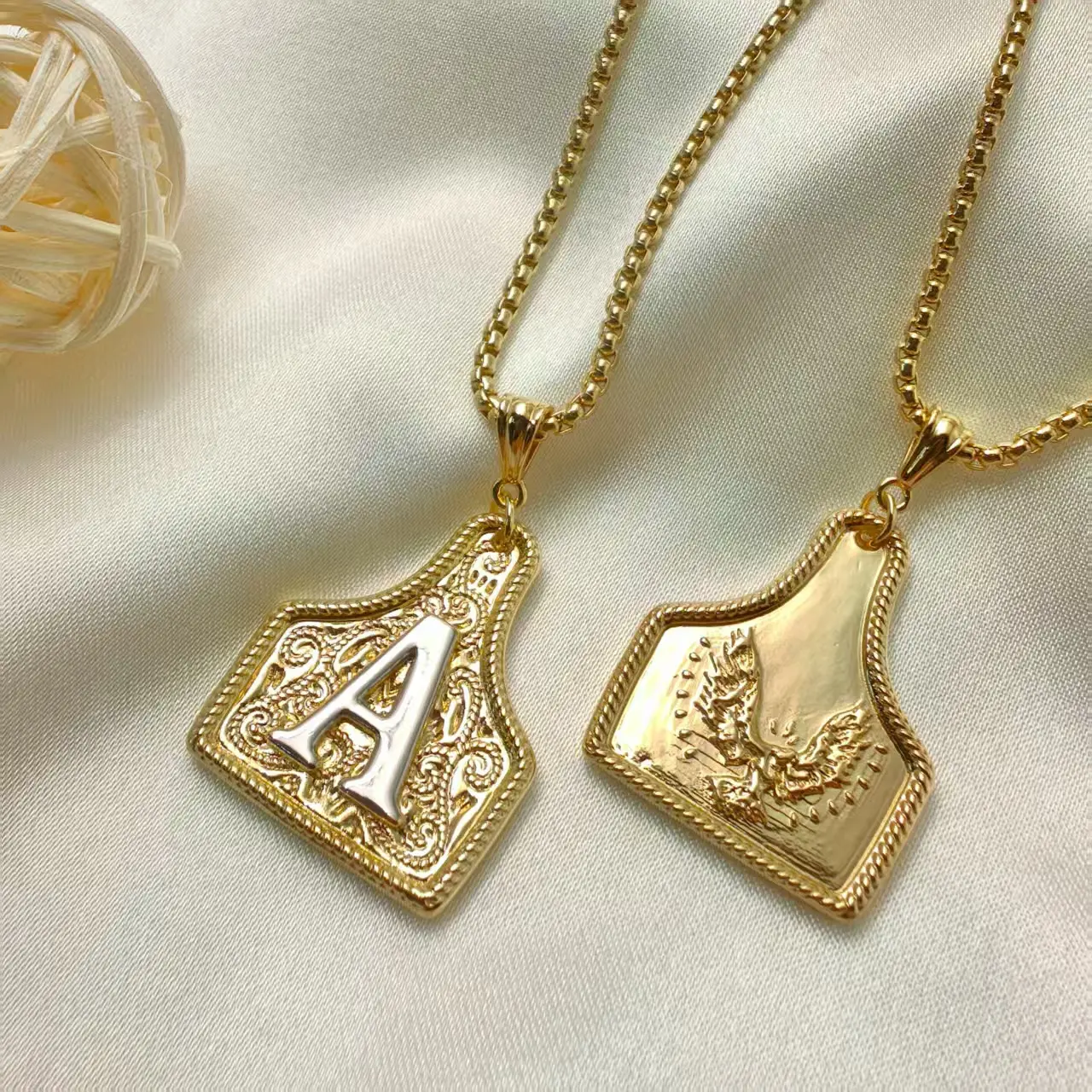 Western Bull Initial Pendant Necklace & Keychain — Gold-Plated Unisex Accessory. Adjustable design, perfect for everyday wear. A great gift for Valentine’s Day, friends, family, or anyone who loves Western style.