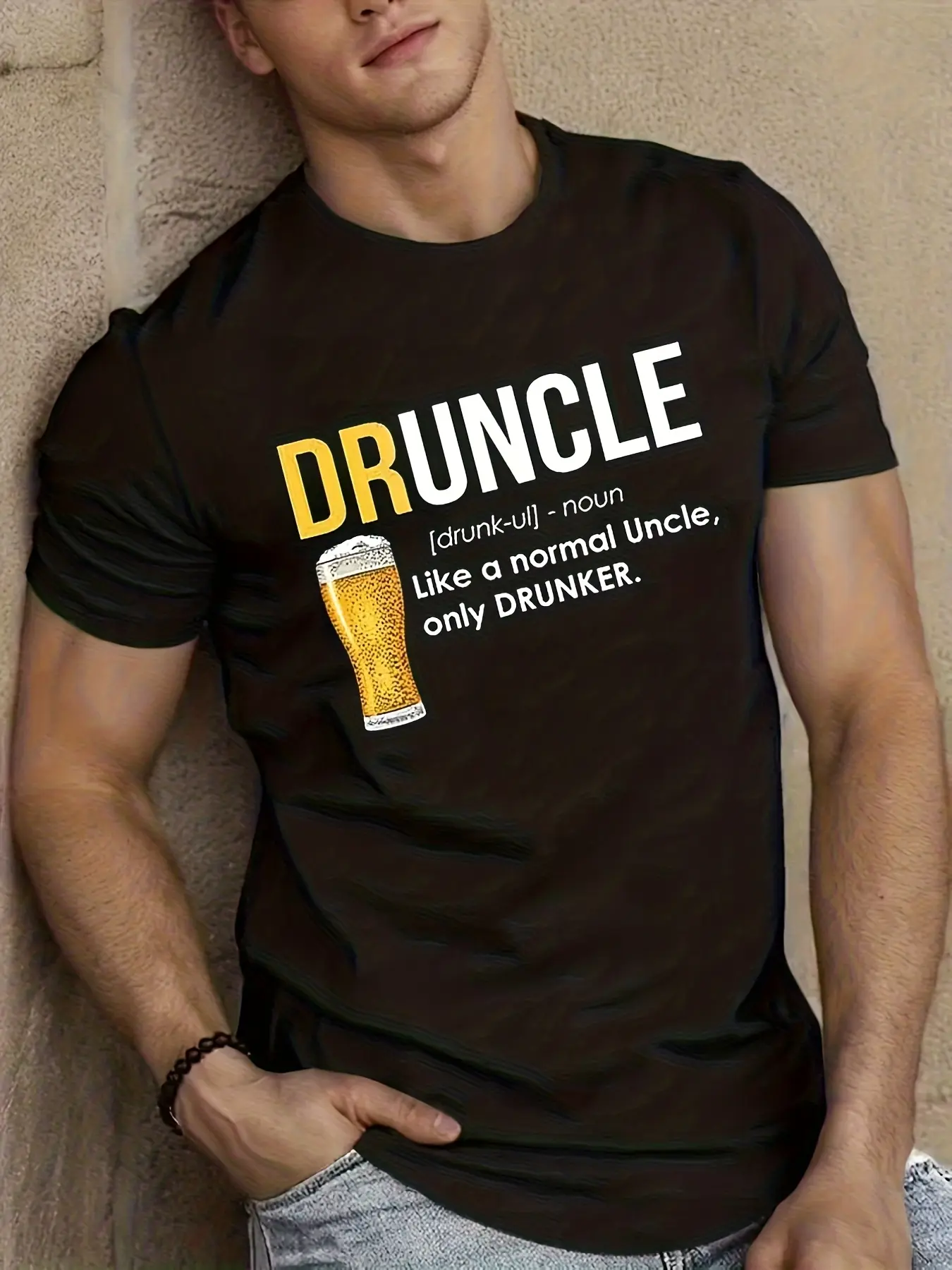 Men's crew neck short-sleeved T-shirt with a fun "drunk uncle" print - black short-sleeved T-shirt with a beer mug design, casual and comfortable, suitable for all seasons.Fun clothing| playful design| knitted fabric