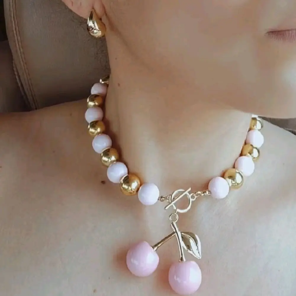Female Alloy Choker Necklace - Gold-Plated Necklace Chain with Cherry Pendant