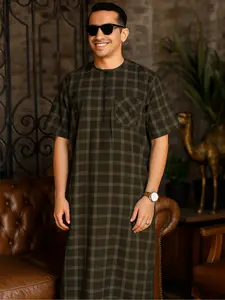 Men's Middle Eastern Long Robe Premium Traditional Thobe Vintage Plaid Mid-Sleeve, Ethnic Style Casual Design, Fitted Traditional Festival Clothing