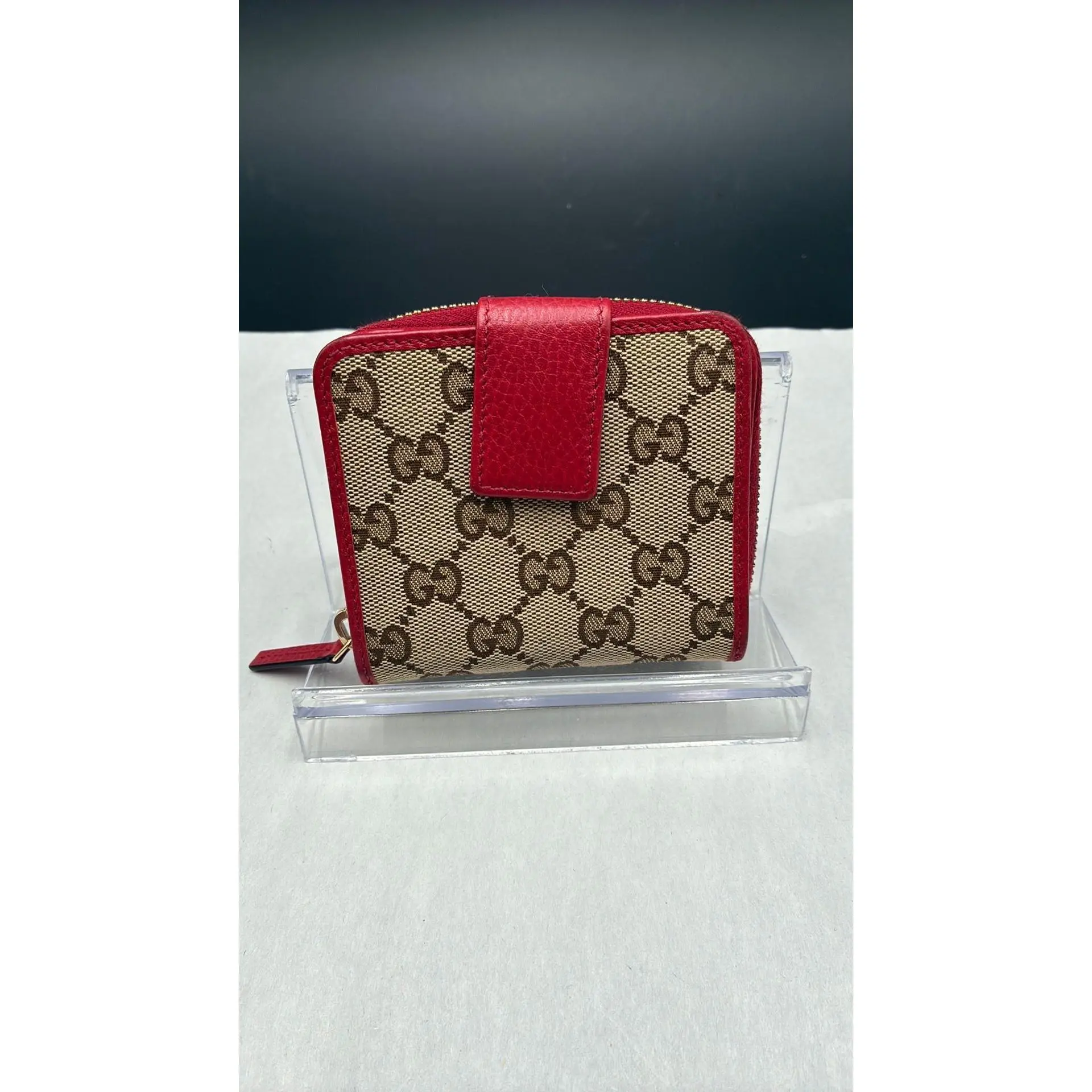 Pre-owned GUCCI Leather Luxury Bags & Accessories Canvas Compact Trifold Wallet, Trim Red Date Code: 346056534563H. Entrupy ID: 232VJKG.