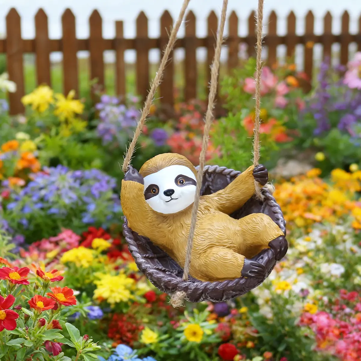 Cradle Sloth Swing Ornament, Romantic Valentine's Day Decor, Resin Swing Decoration, Garden and Home Decor, Outdoor Statue, Exterior Decorative Statues