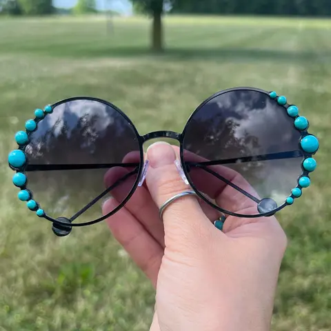 Free-Spirit Western Boho Sunglasses - Turquoise Stones & Oversized Round Black Lenses
