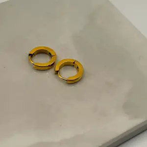 Essential Huggie Hoops