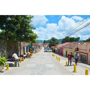 Honduras - From Caribbean Coastlines to Ancient Ruins:A 10 Day Itinerary to Camping, Surfing, Climbing, Hiking, and Zip-Lining