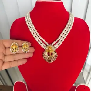 Faux pearl moti set