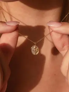 1 Piece of Retro Three-dimensional Tulip Flower Oval Pendant Necklace with Simple Temperament, Casual and Elegant for Women, Versatile Necklace for Daily Use, Gift