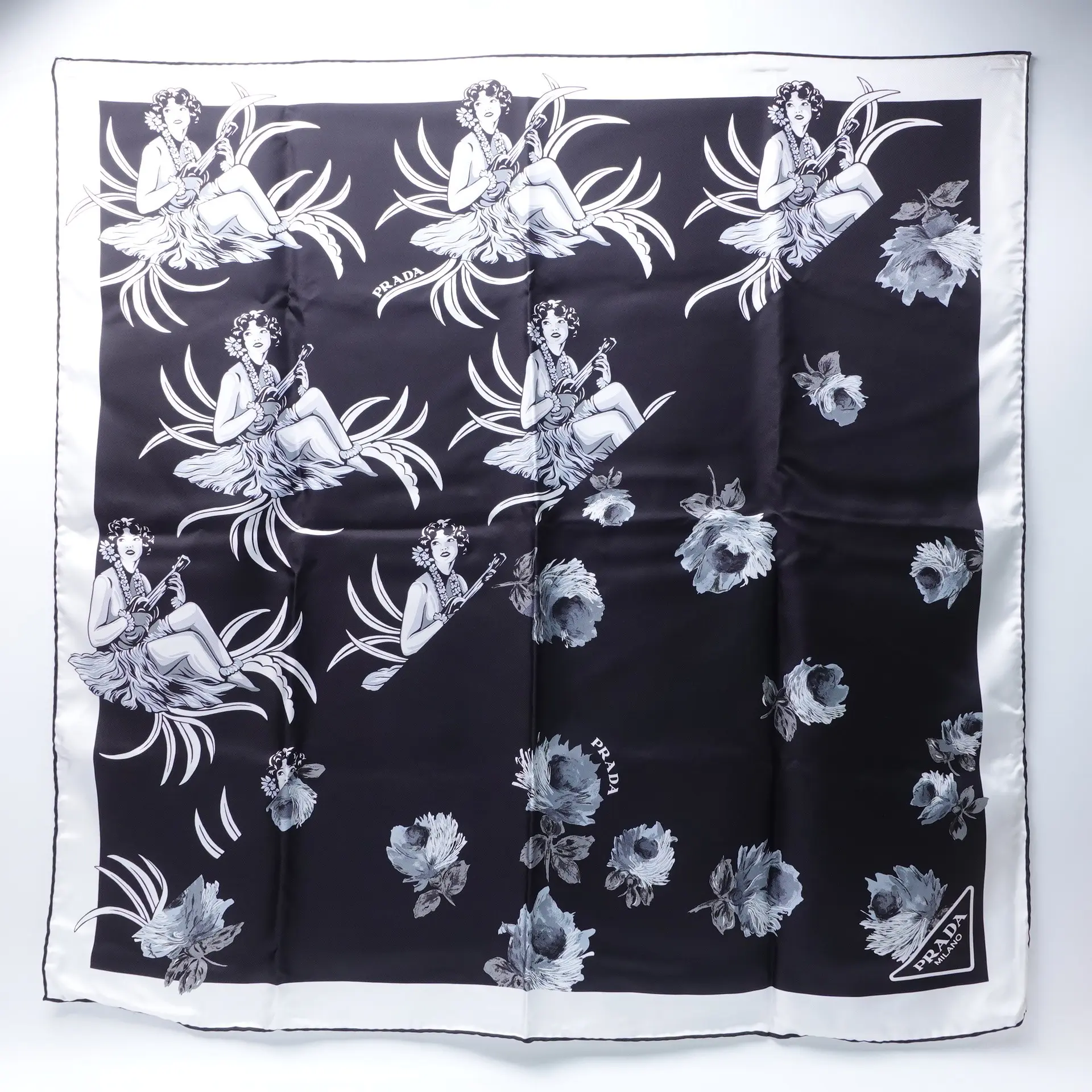 Pre-owned PRADA Silk Bag Accessories Black/White Twillie T10376186