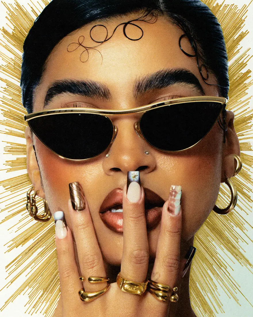 DEZI Toxica Gold Frame Cat-Eye Sunglasses with Black Lenses TÓXICA - GOLD AND SILVER– DEZI main image 3