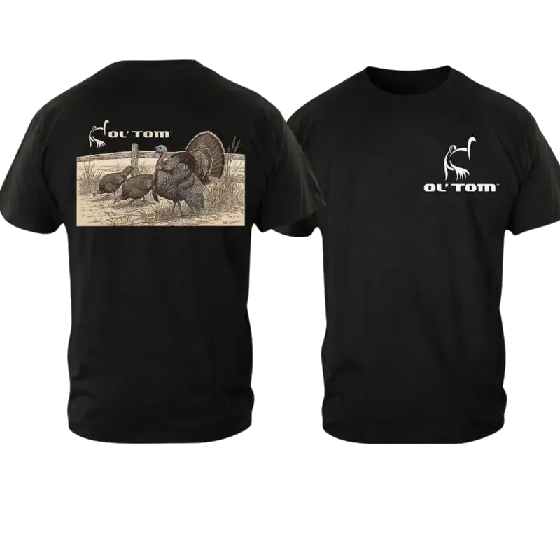 Ol' Tom Wild Turkey Field Scene T-Shirt – Outdoor Hunting Graphic Tee Featuring Strutting Turkey & Wooden Fence Country Graphic, Retro Outdoor Hunting Apparel Novelty Gift for Turkey Hunters, Menswear Medium Men's