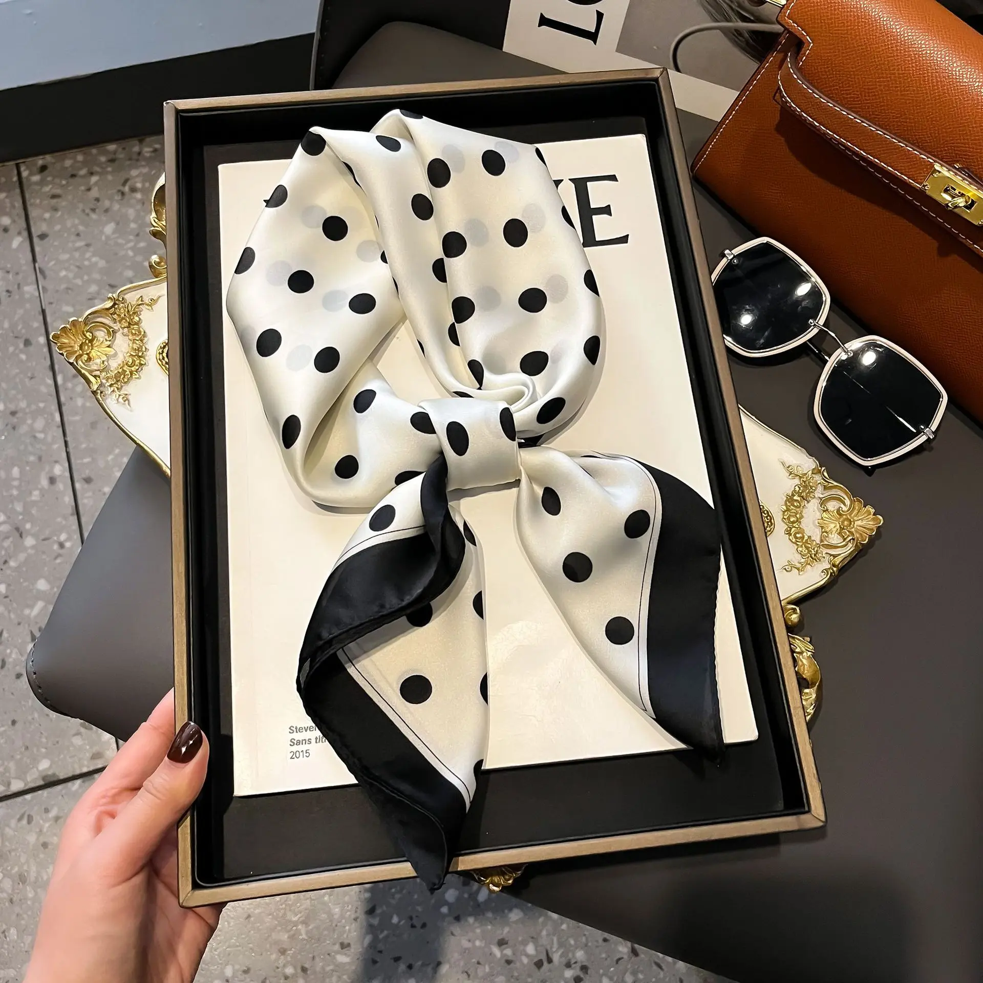 Wave point rice white