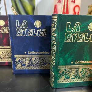 Biblia Latinoamerica Bolsillo Chica 4.25 x 6.5" H Sin Indices Pasta Dura