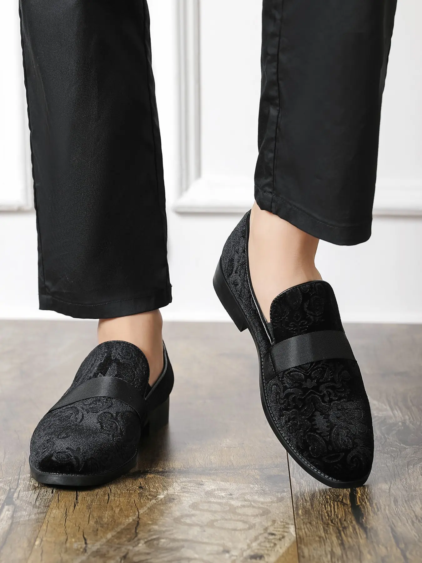 Men's Velvet Embroidered Loafers, Breathable Soft Sole, Business Casual Daily Commute, Party Shoes, European and American Style