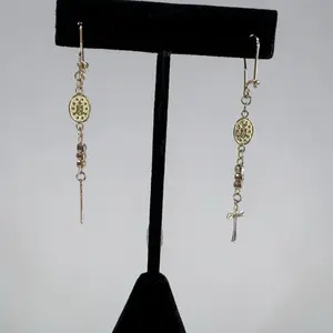 Aretes colgantes en oro 10K