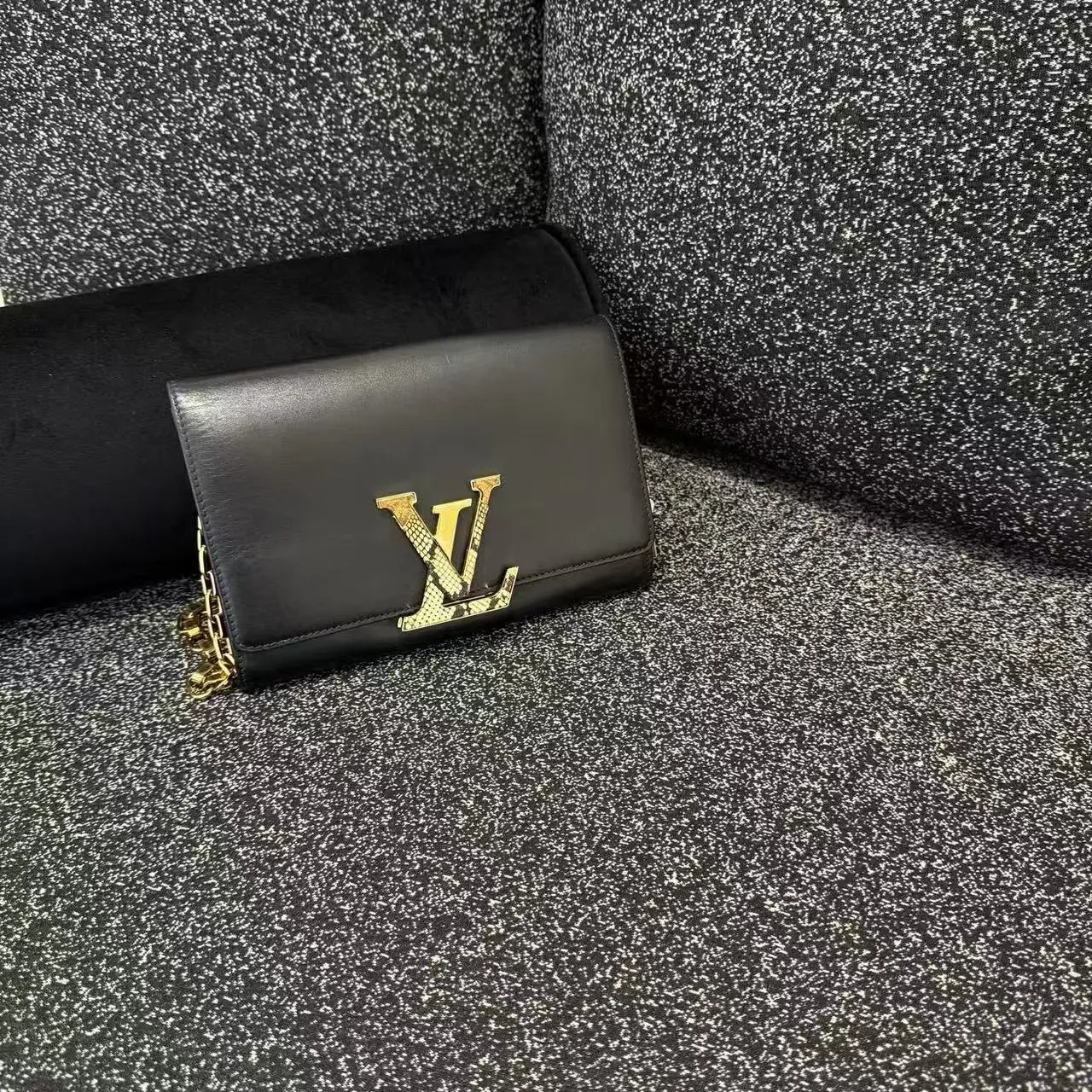 Pre-owned Louis Vuitton LV Black Smooth Calfskin Python LV Logo Chain Crossbody Wallet Clutch