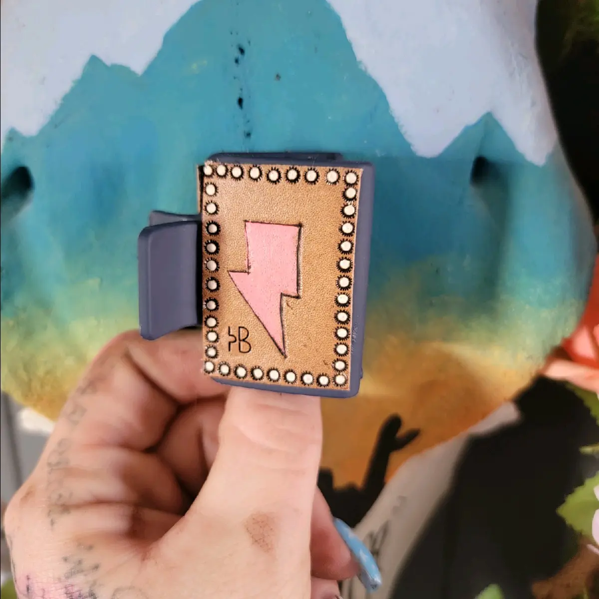 Mini pink lightning clip