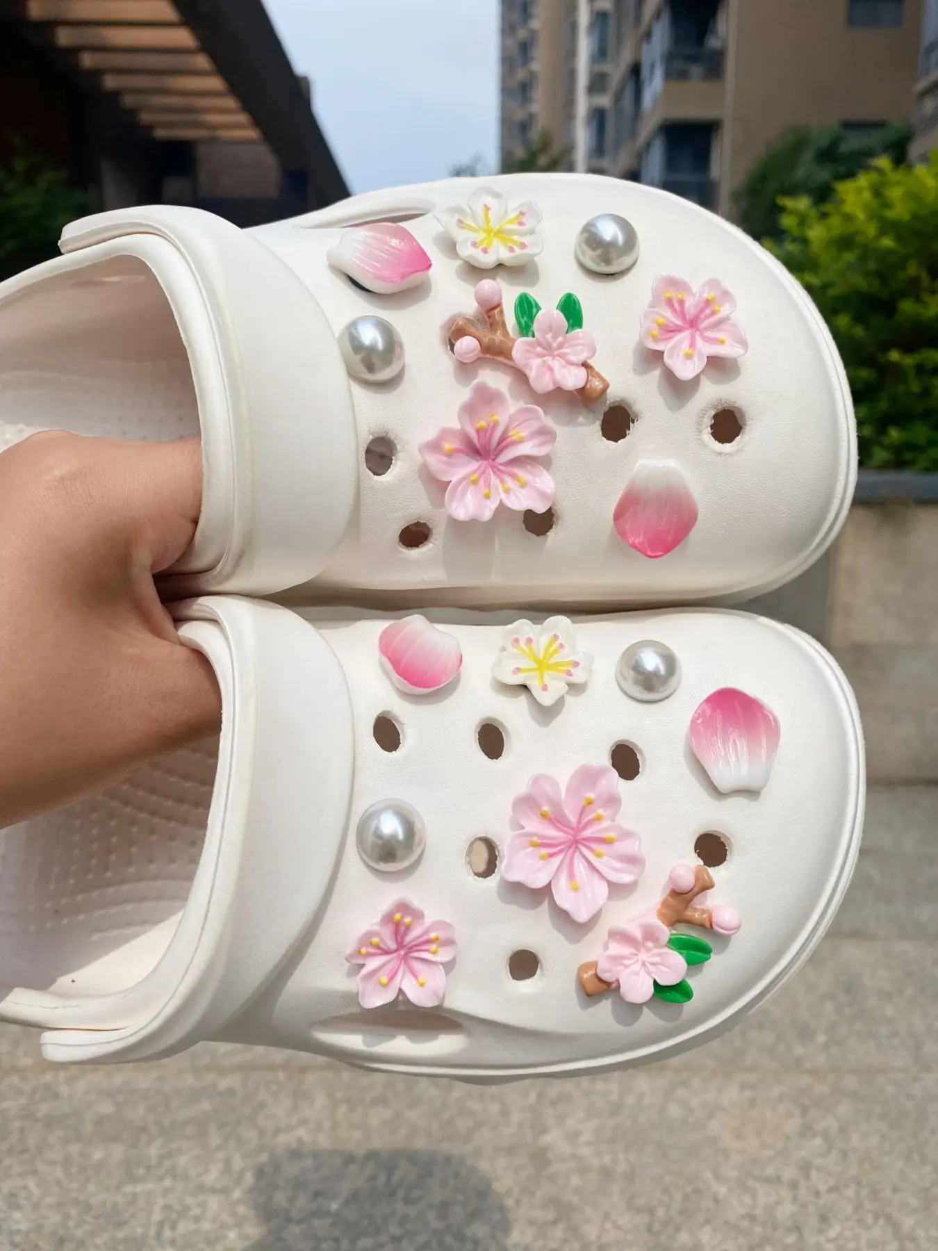 16pcs Cherry Blossom Pearl Abs Chain, DIY Shoe Flower Clips, Shoe Decoration Charms, Multifunctional Footwear Accessories, Decorative Shoe Accessories, Perfect for Parties and Gifts