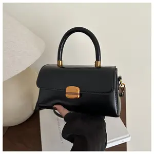 Minimalist Shoulder Bags Fashion Handbag Purse With Adjustable Strap Classic Square Crossbody Bag for Daily Outings Bag