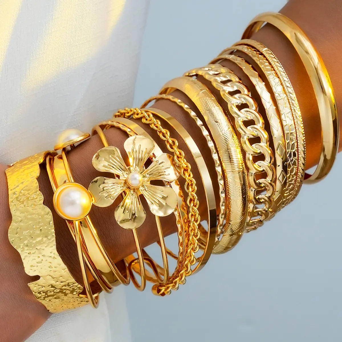 15pcs Women’s Multi‑Piece Golden etal Stackable Bangle Bracelet Set, Flower & Faux Pearl Decor Layered Bangles, Boho Fashion Costume Jewelry for Daily Party Wedding Wear, Gift for Her