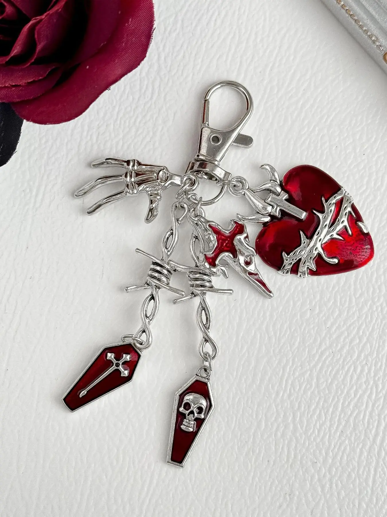 Y2K Vintage Heart Cross Gothic Keychain, Aesthetic Keychain, Unique Skull Bag Charm, Car Key Holder Accessory, Phone Chain Decoration, Fashionable Alloy Keychain