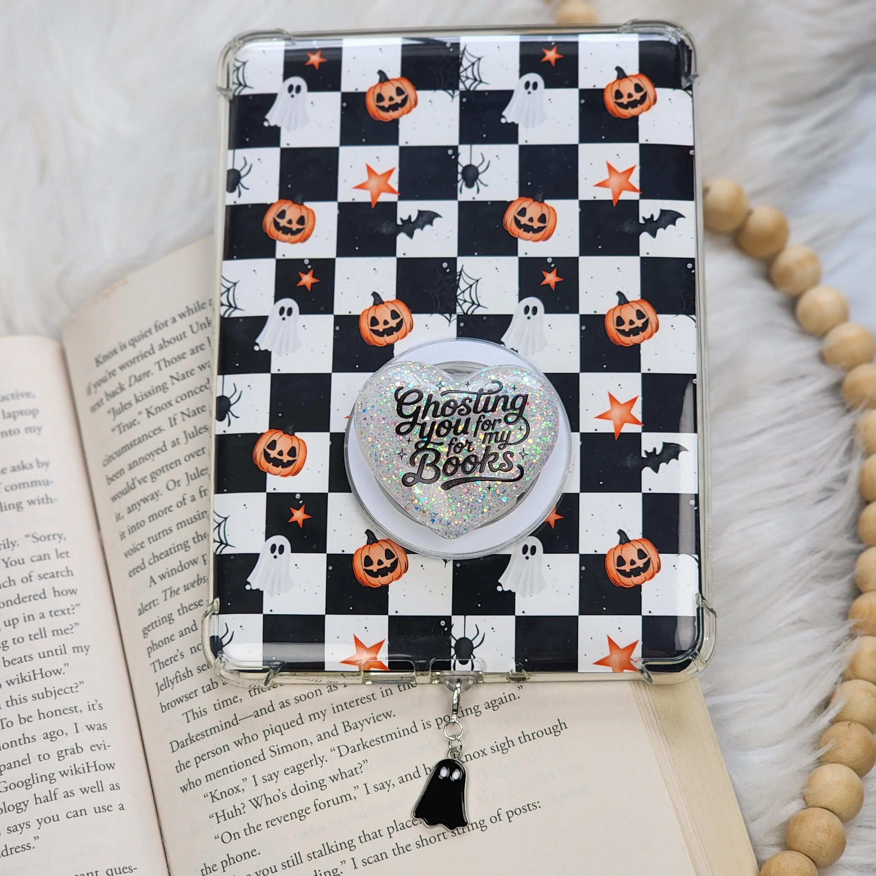 Kindle Accessories Set | Ghosting for Books Traditional Spooky | Insert, Grip & Charm