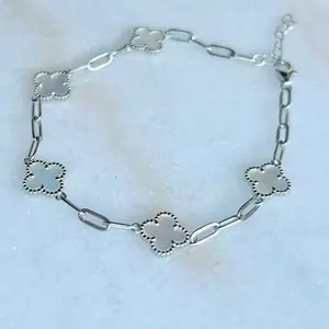Bello y elegante pulsera diseño de flor con perla de mar, cadena diseño paper clip. Plata italiana 925 Joyería fina para mujer de exigente cálidad