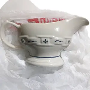 2 sauce/gravy containers in Classic Blue