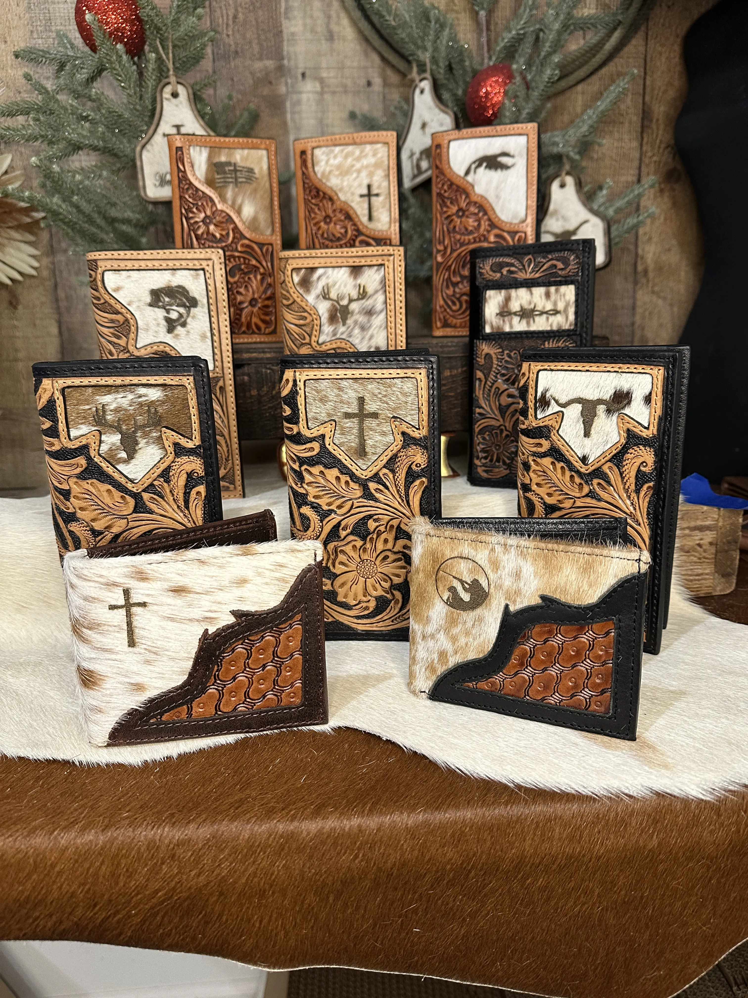 Men's Cowhide Tooled Wallet, Customizable Branded Logo Wallet with Storage & Flowers Accent, Thoughtful Gift Idea for Him