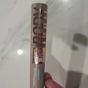 Product Review of Lash Sensational Body Mascara, Silky Buildable Formula, 24HR Lift, Maybelline New York from L**a S**s